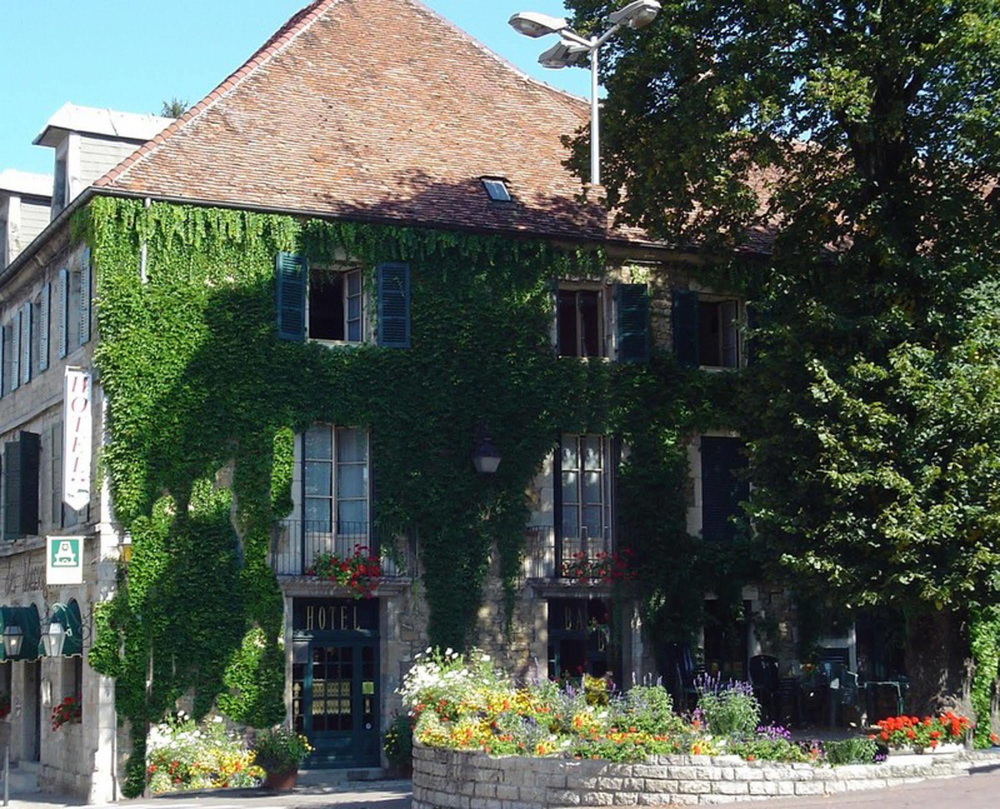 Logis Hotel Des Messageries Arbois Exterior foto