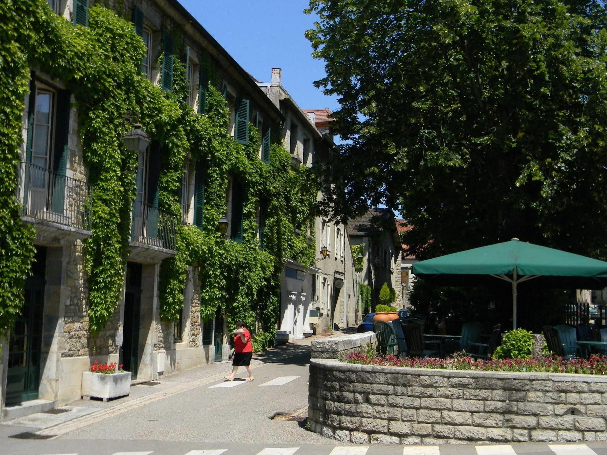 Logis Hotel Des Messageries Arbois Exterior foto