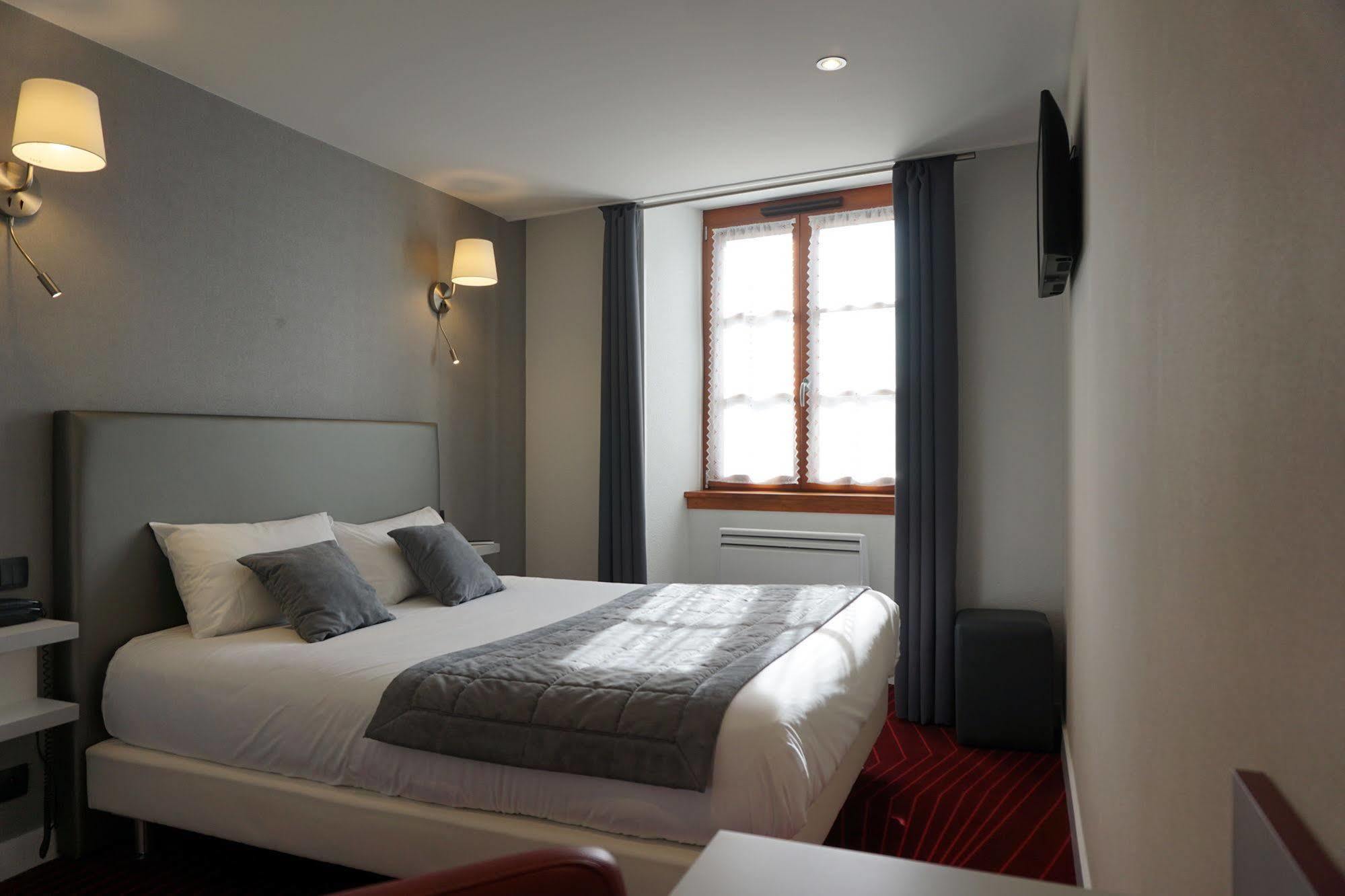 Logis Hotel Des Messageries Arbois Exterior foto